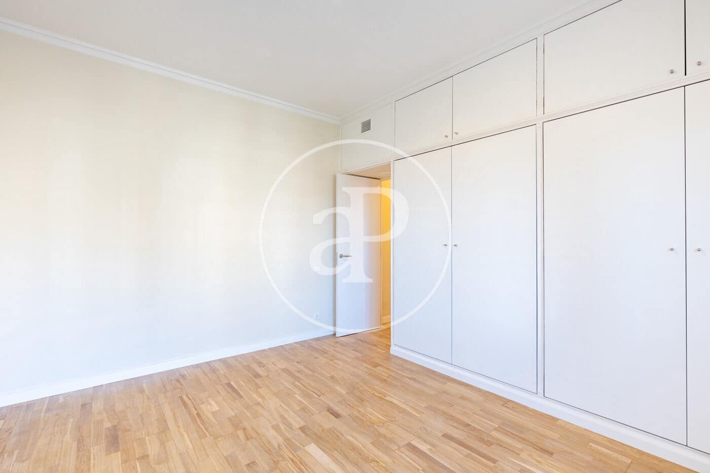 Apartamento de 5 habitaciones en Barcelona ciudad en alquiler - 2.850 € (Ref: 9939958)