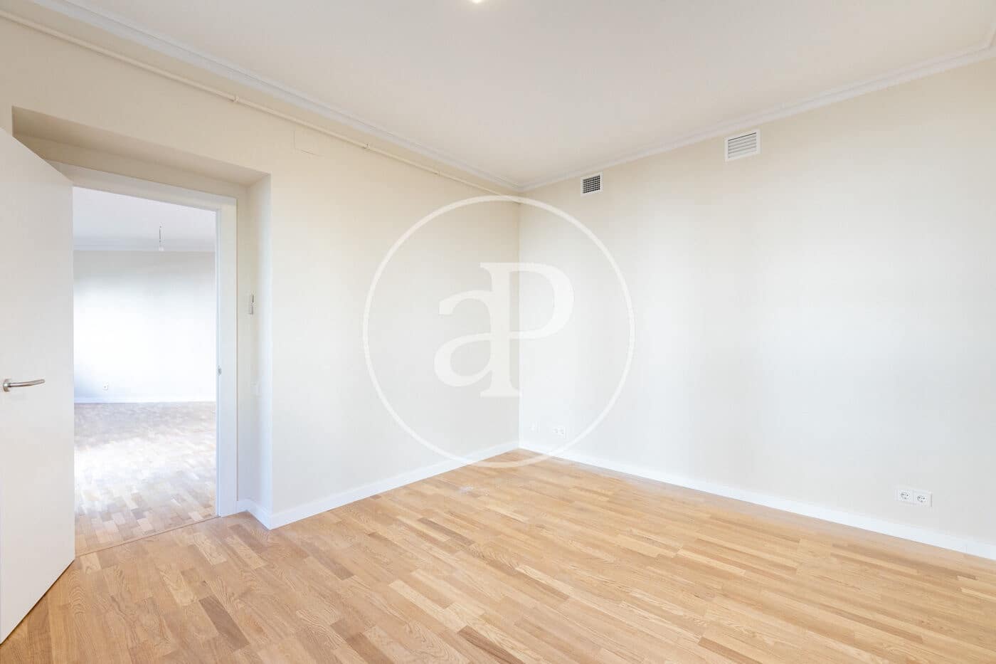 Apartamento de 5 habitaciones en Barcelona ciudad en alquiler - 2.850 € (Ref: 9939958)