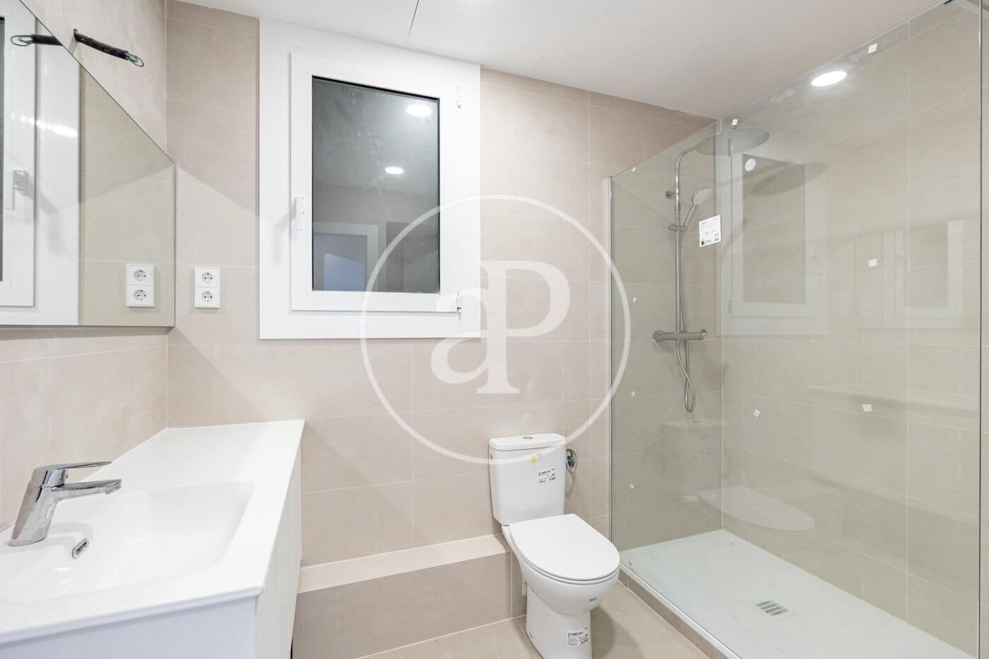 Apartamento de 5 habitaciones en Barcelona ciudad en alquiler - 2.850 € (Ref: 9939958)
