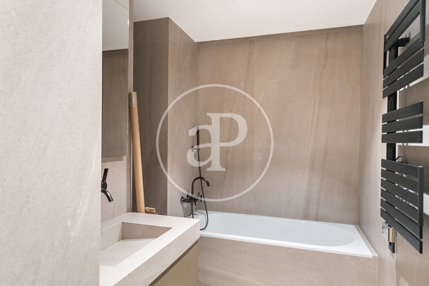 3 soverom Leilighet til leie i Barcelona by - € 2 600 (Ref: 9939959)