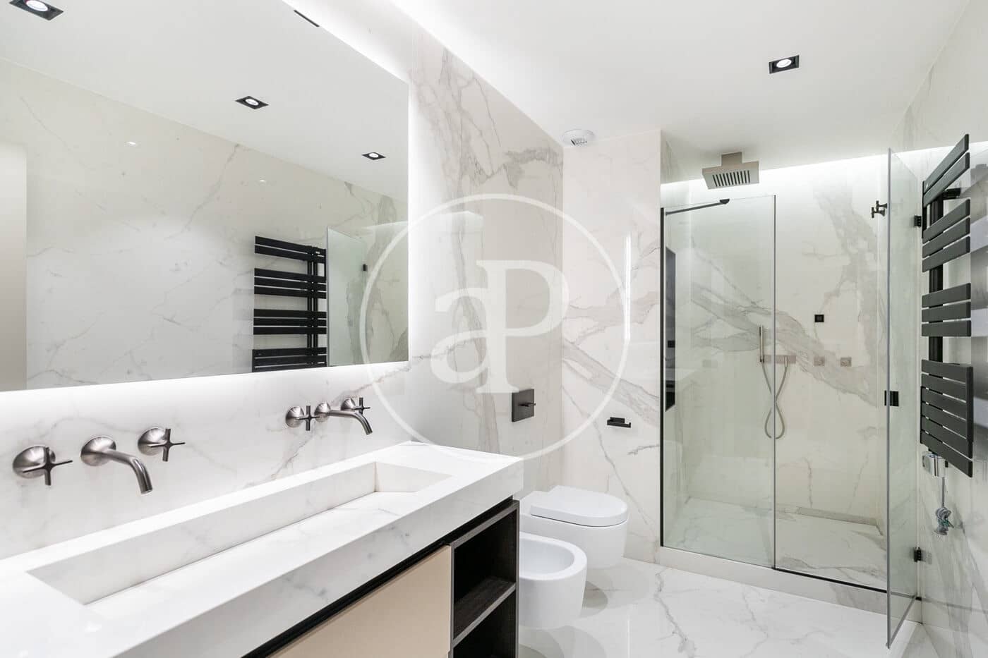 3 soverom Leilighet til leie i Barcelona by - € 2 600 (Ref: 9939959)