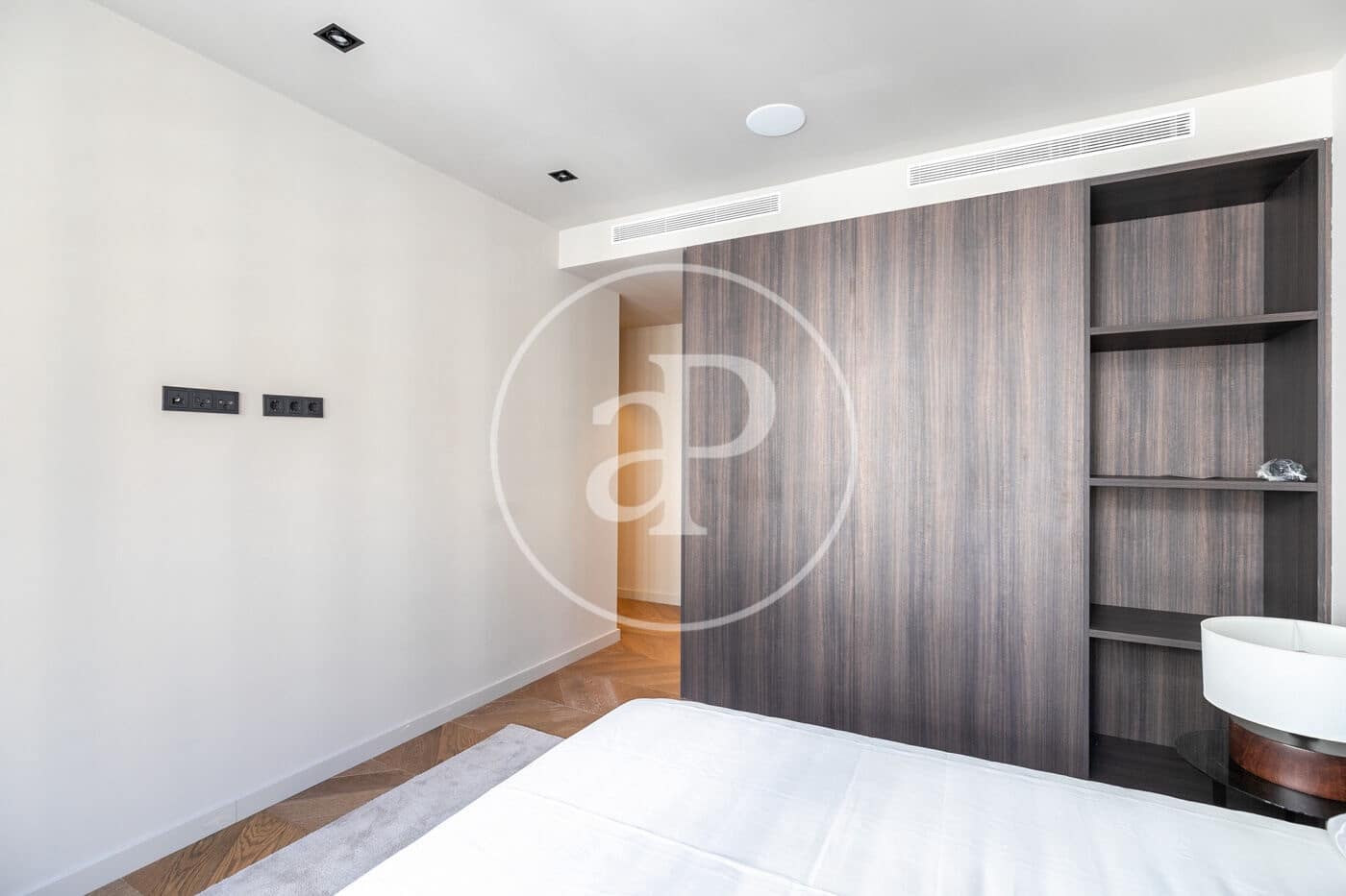 3 soverom Leilighet til leie i Barcelona by - € 2 600 (Ref: 9939959)
