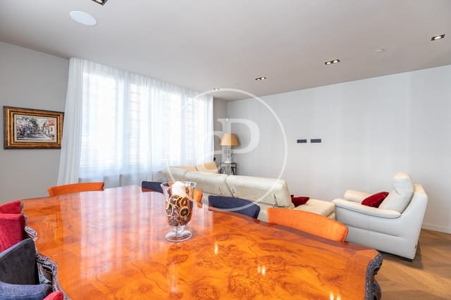 3 soveværelse Lejlighed til leje i El Barri Gòtic, Barcelona by - € 2.600 (Ref: 9939959)