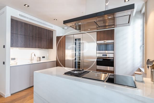 3 soveværelse Lejlighed til leje i El Barri Gòtic, Barcelona by - € 2.600 (Ref: 9939959)
