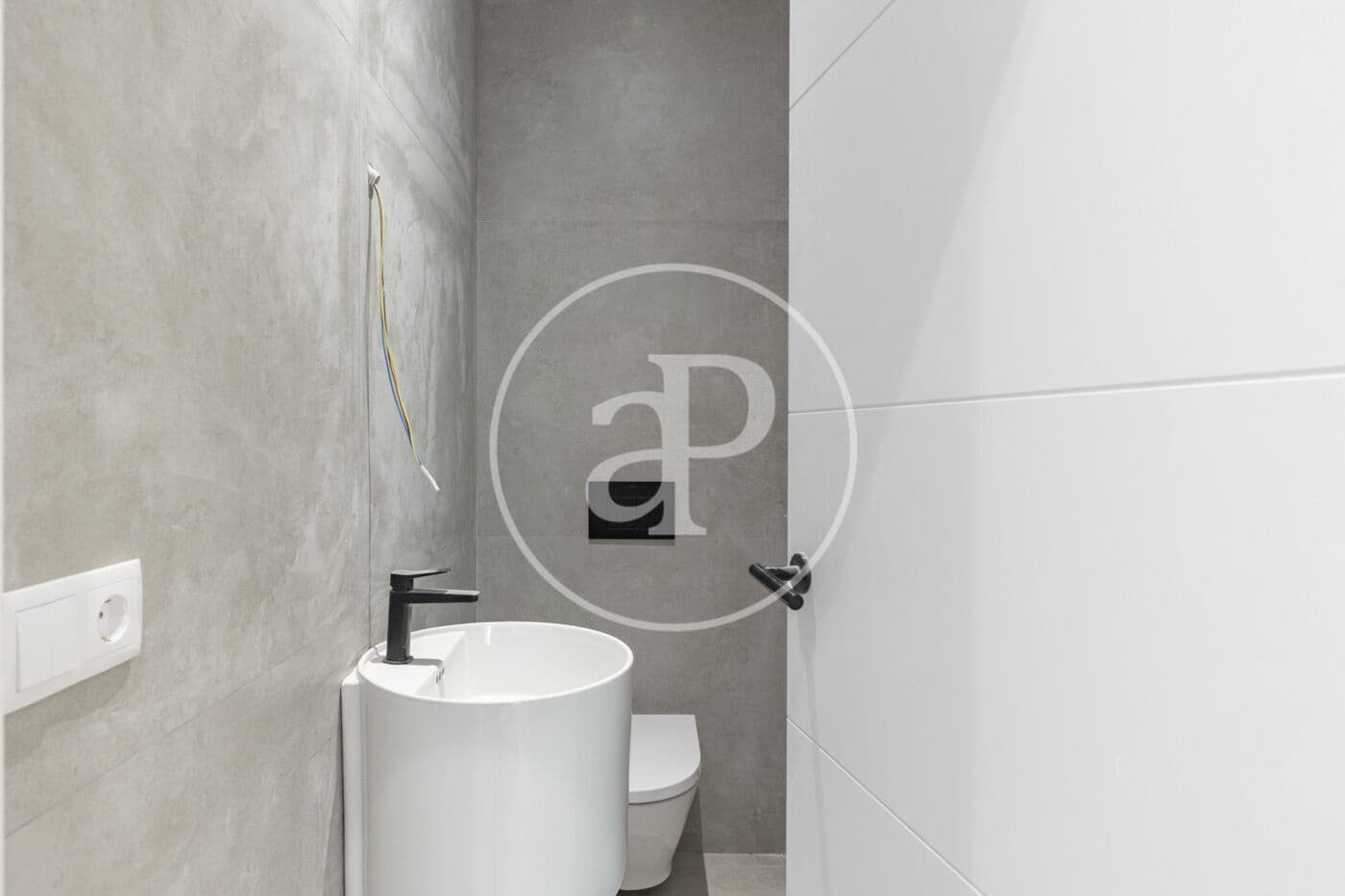 Penthouse til salgs i Barcelona by med svømmebasseng - € 2 290 000 (Ref: 9939960)