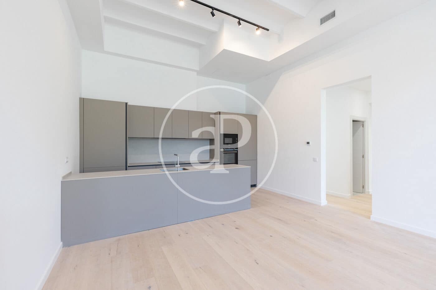 Penthouse til salgs i Barcelona by med svømmebasseng - € 2 290 000 (Ref: 9939960)