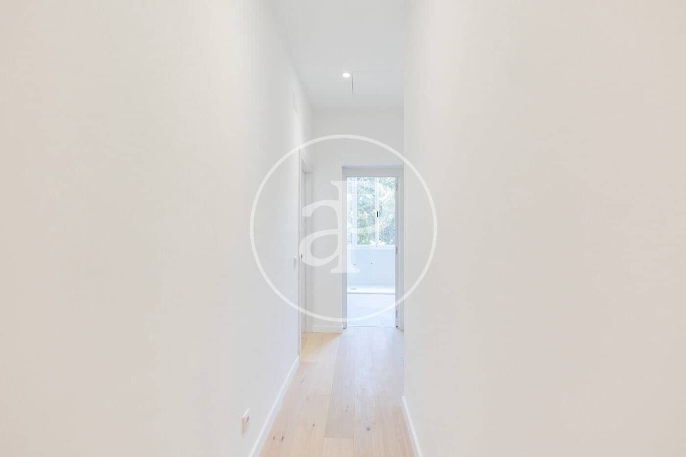 Penthouse til salgs i Barcelona by med svømmebasseng - € 2 290 000 (Ref: 9939960)