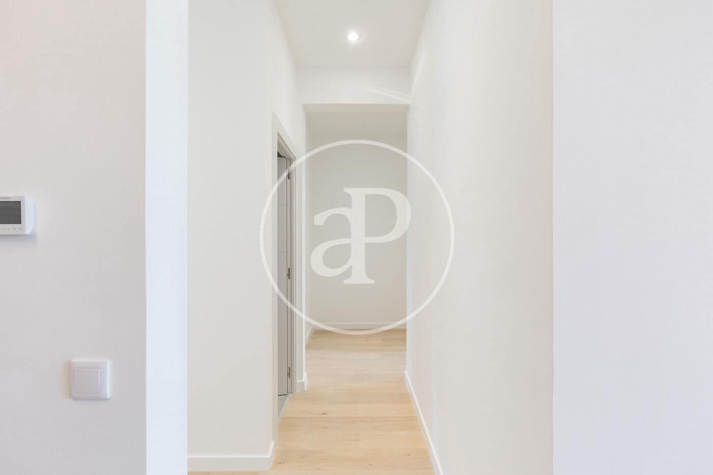 Penthouse til salgs i Barcelona by med svømmebasseng - € 2 290 000 (Ref: 9939960)