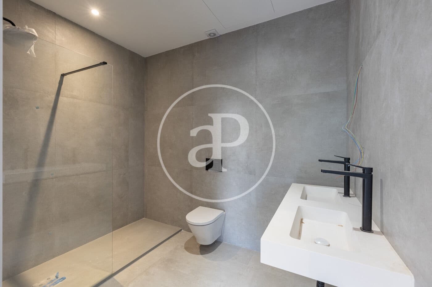 Penthouse til salgs i Barcelona by med svømmebasseng - € 2 290 000 (Ref: 9939960)