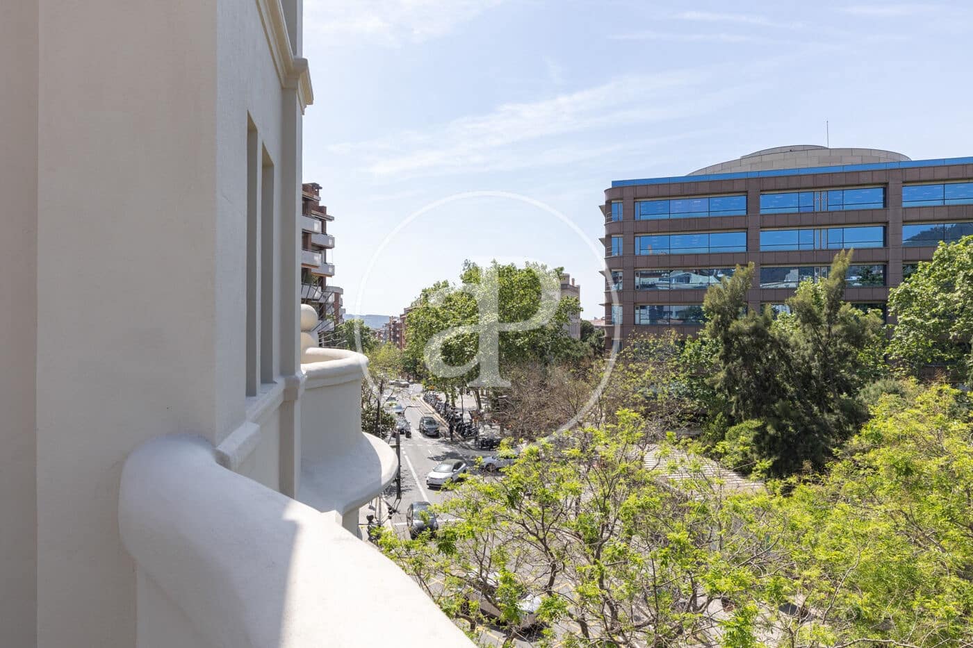 Penthouse til salgs i Barcelona by med svømmebasseng - € 2 290 000 (Ref: 9939960)