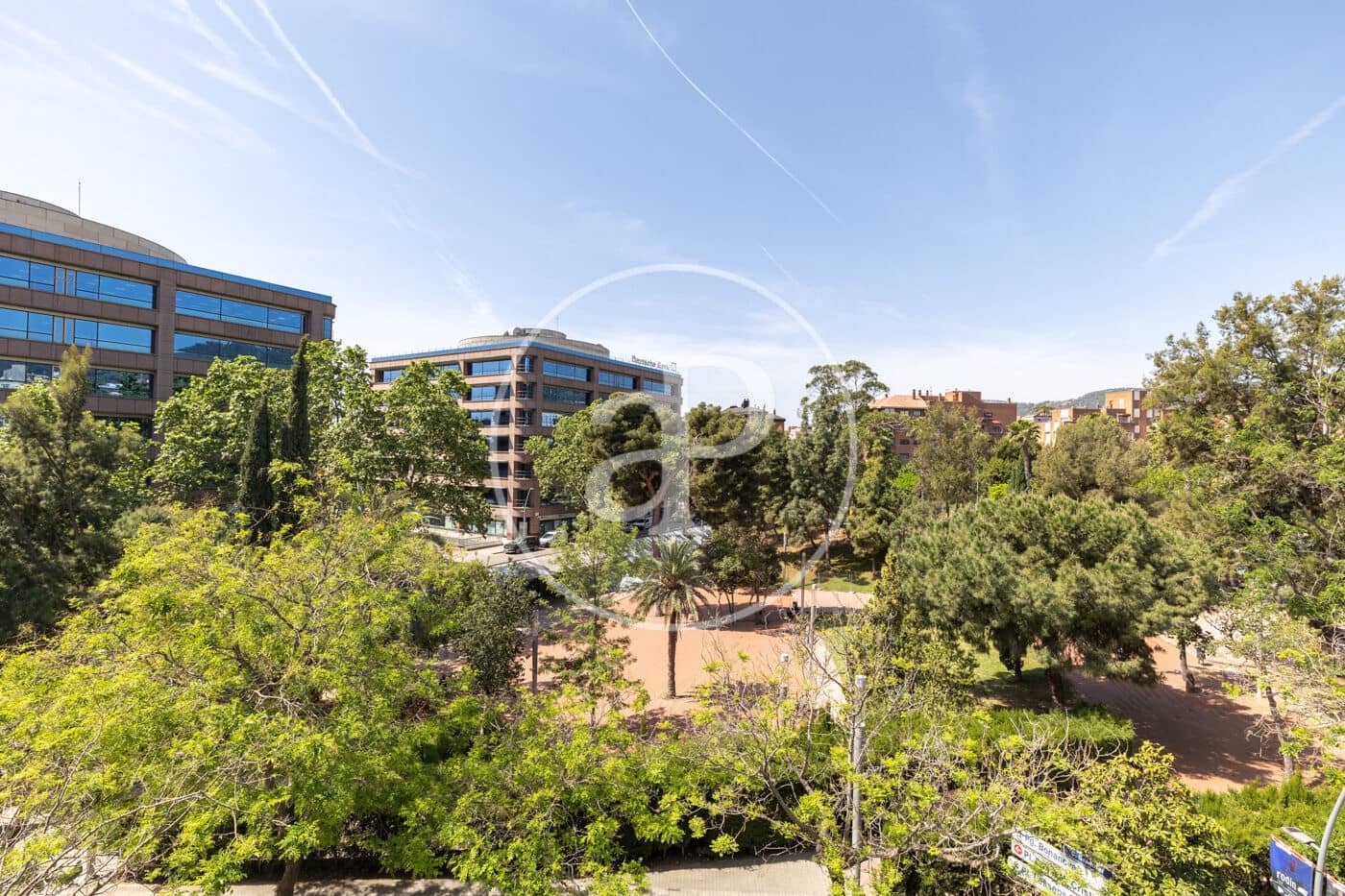 Penthouse til salgs i Barcelona by med svømmebasseng - € 2 290 000 (Ref: 9939960)
