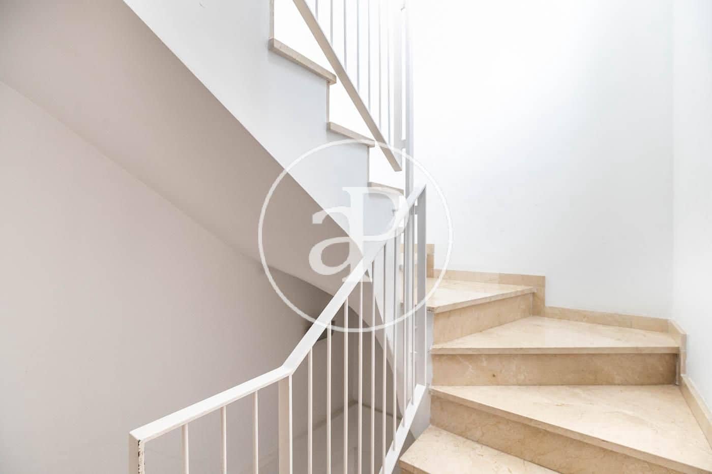 3 soverom Villa til leie i Barcelona by med garasje - € 3 069 (Ref: 9942512)