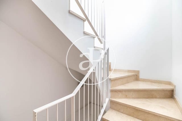 3 soverom Villa til leie i El Poblenou, Barcelona by med garasje - € 3 069 (Ref: 9942512)
