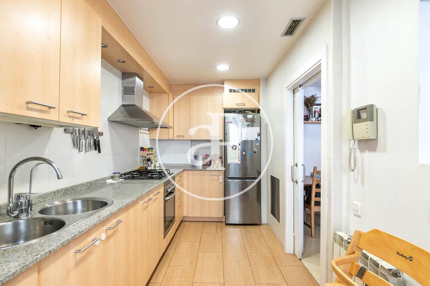 3 soverom Villa til leie i Barcelona by med garasje - € 3 069 (Ref: 9942512)