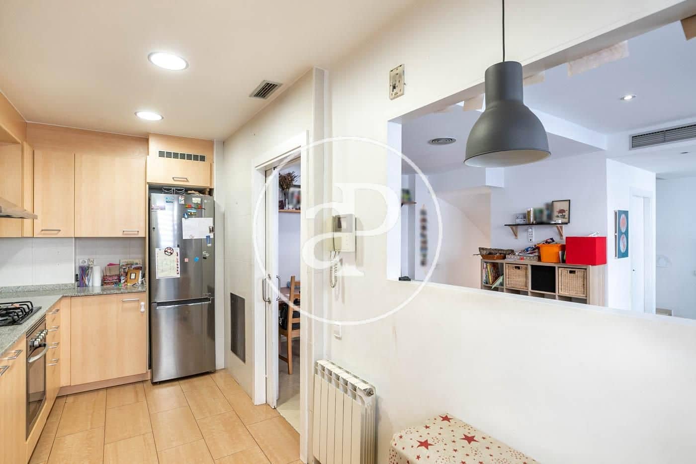 3 soverom Villa til leie i Barcelona by med garasje - € 3 069 (Ref: 9942512)
