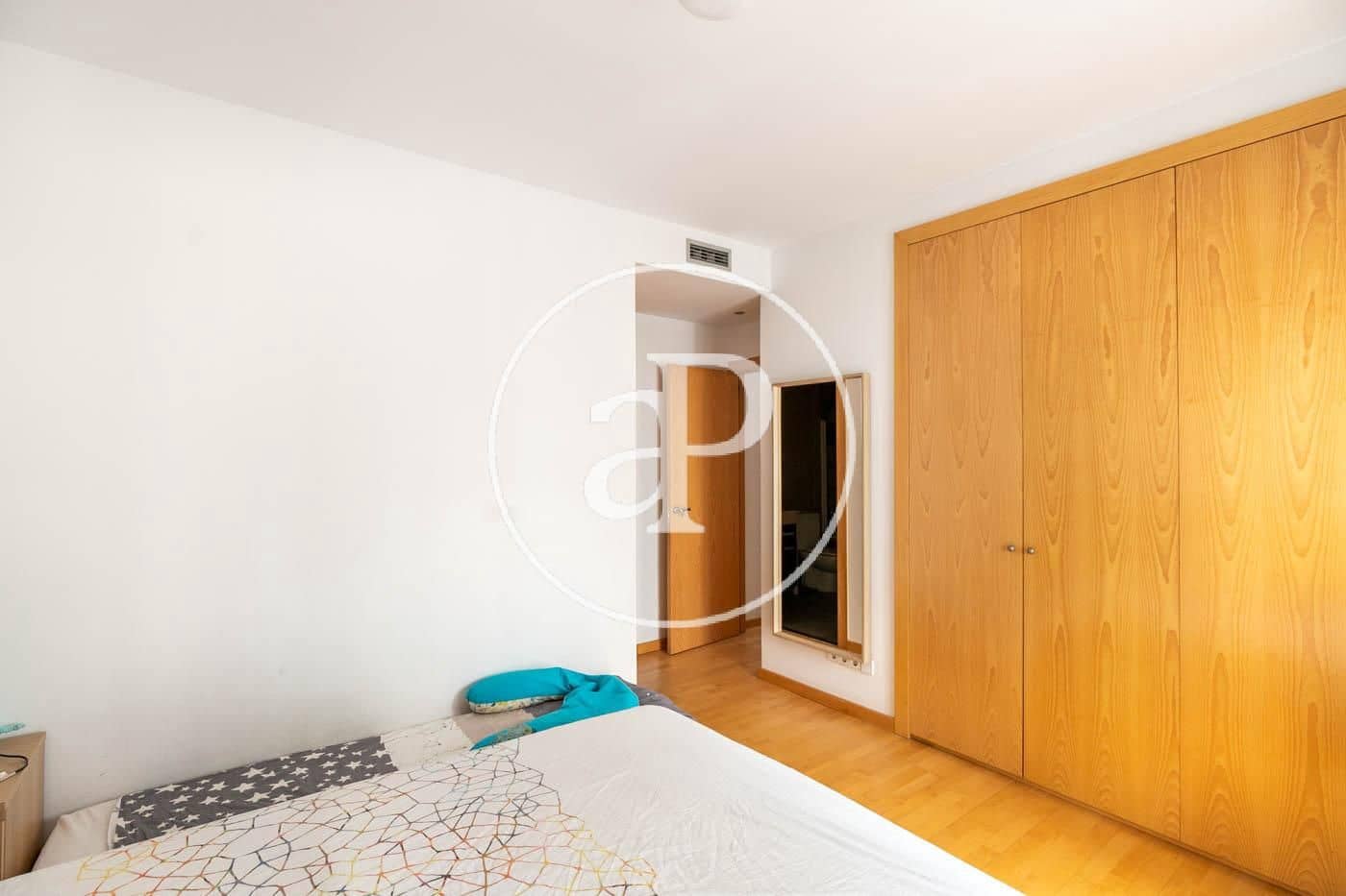 3 soverom Villa til leie i Barcelona by med garasje - € 3 069 (Ref: 9942512)