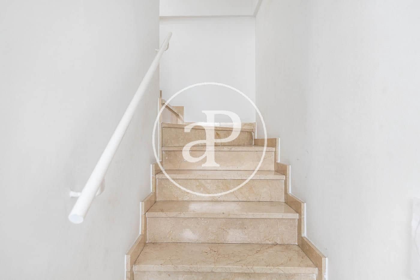 3 soverom Villa til leie i Barcelona by med garasje - € 3 069 (Ref: 9942512)