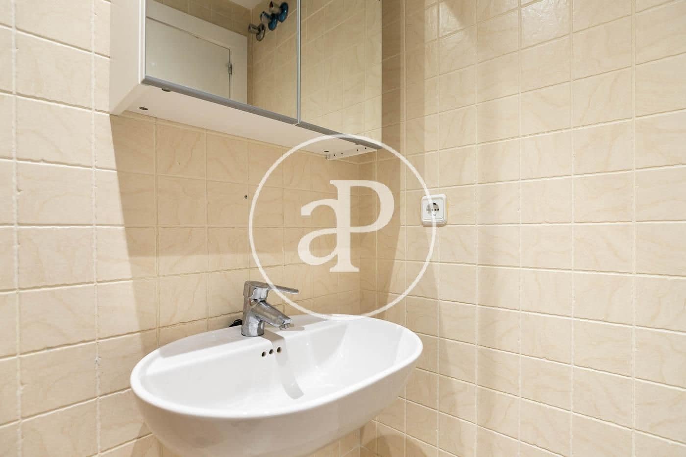 3 soverom Villa til leie i Barcelona by med garasje - € 3 069 (Ref: 9942512)