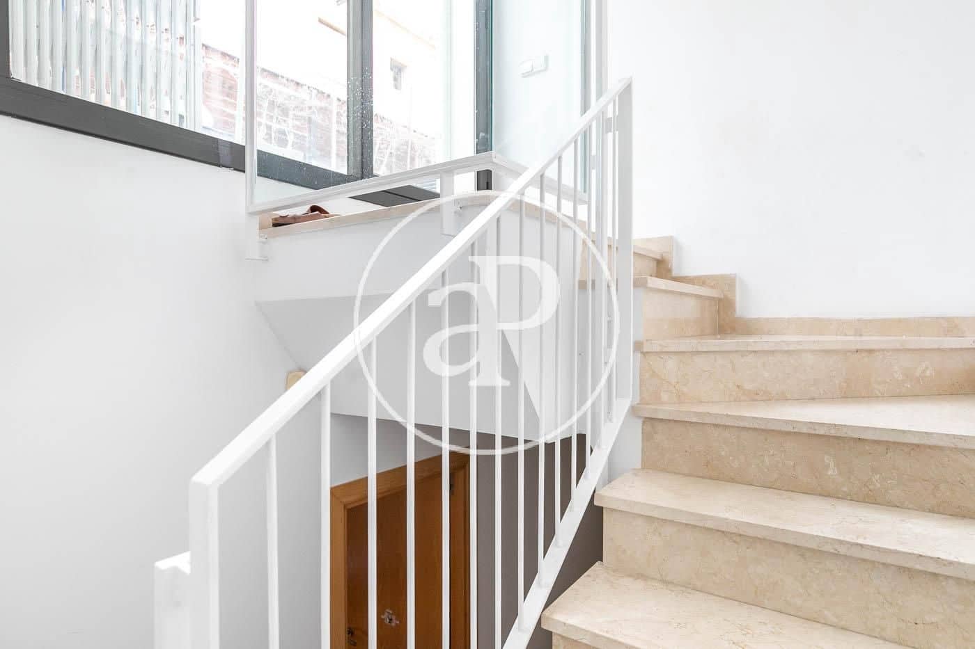 3 soverom Villa til leie i Barcelona by med garasje - € 3 069 (Ref: 9942512)