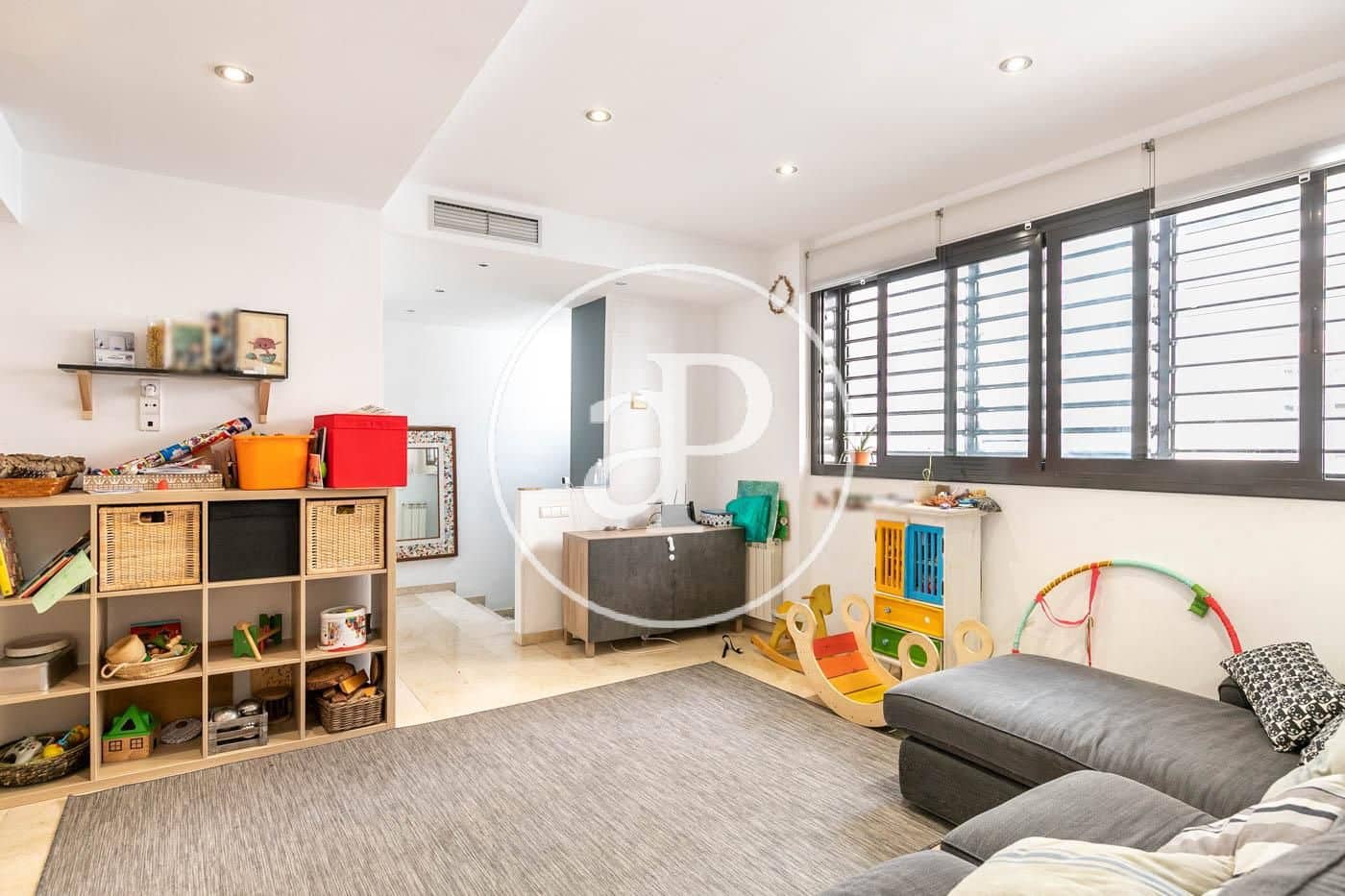3 soverom Villa til leie i Barcelona by med garasje - € 3 069 (Ref: 9942512)