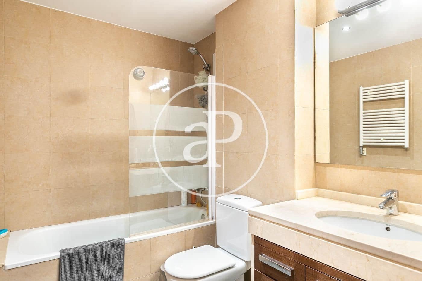 3 soverom Villa til leie i Barcelona by med garasje - € 3 069 (Ref: 9942512)