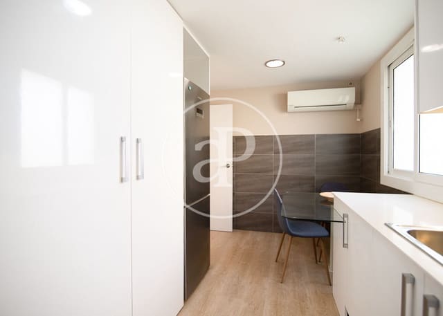 2 soveværelse Penthouse til leje i L'Antiga Esquerra de L'Eixample, Barcelona by - € 2.295 (Ref: 9947907)