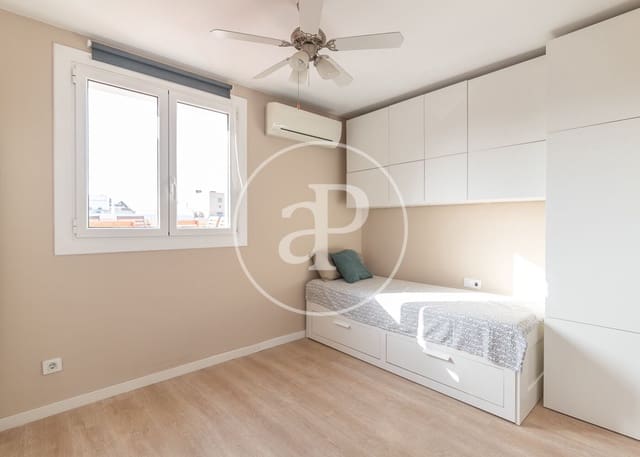 2 soveværelse Penthouse til leje i L'Antiga Esquerra de L'Eixample, Barcelona by - € 2.295 (Ref: 9947907)