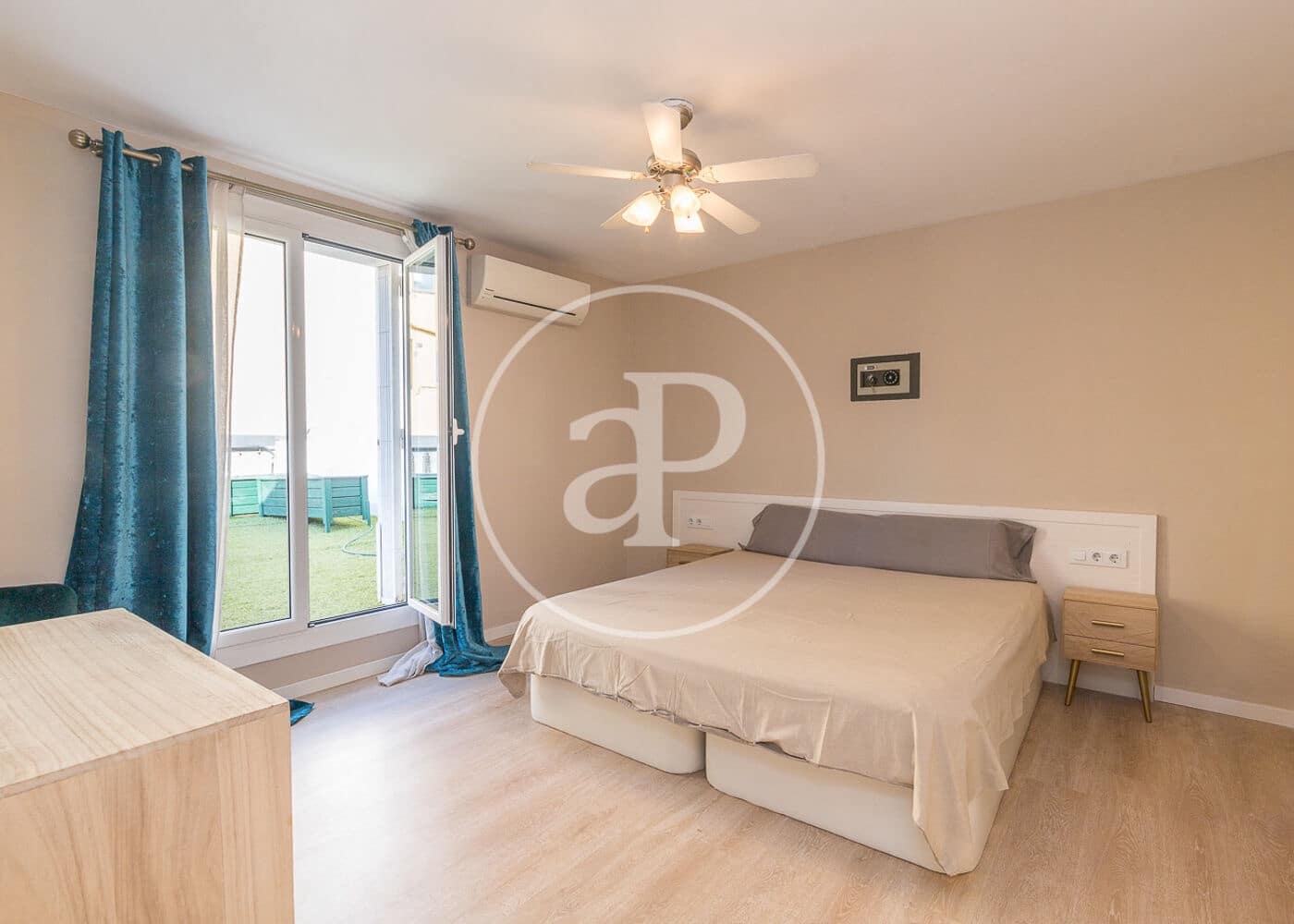 2 soveværelse Penthouse til leje i Barcelona by - € 2.295 (Ref: 9947907)