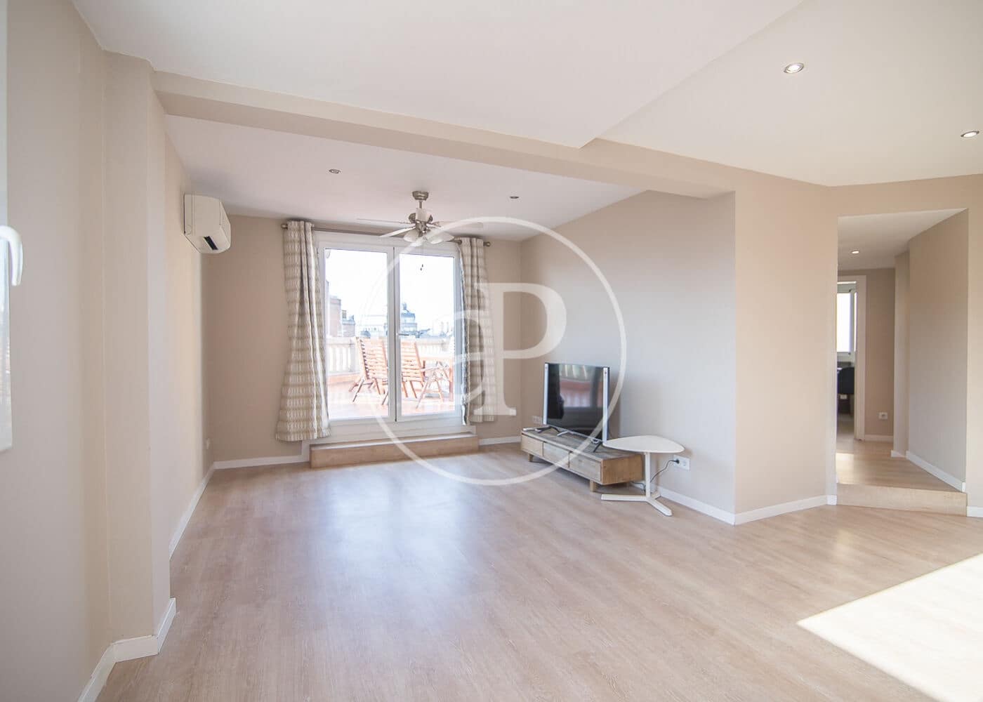 2 soveværelse Penthouse til leje i Barcelona by - € 2.295 (Ref: 9947907)