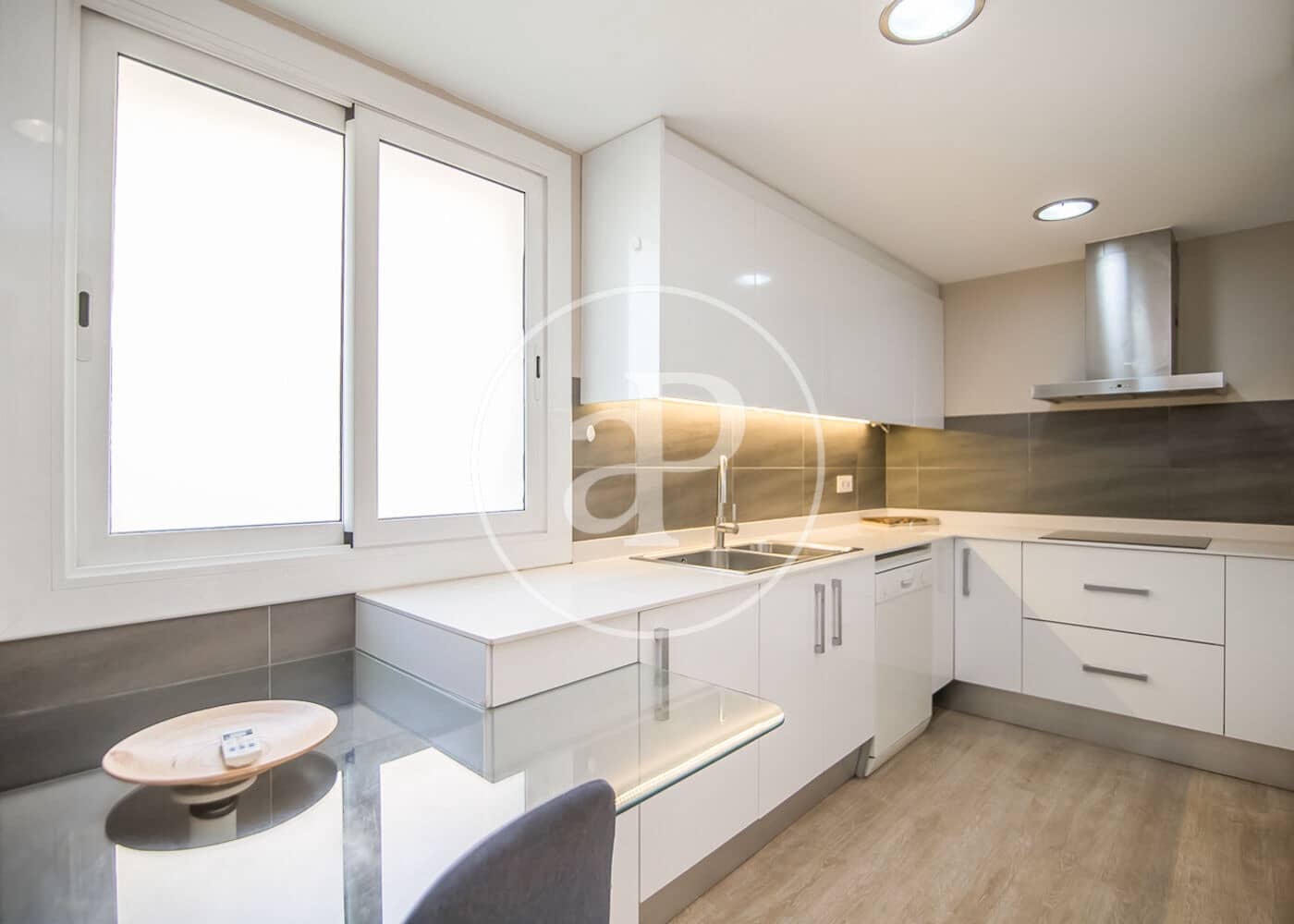 2 soveværelse Penthouse til leje i Barcelona by - € 2.295 (Ref: 9947907)