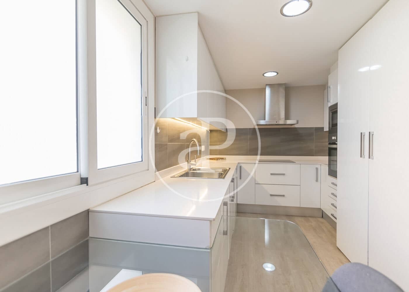 2 soveværelse Penthouse til leje i Barcelona by - € 2.295 (Ref: 9947907)