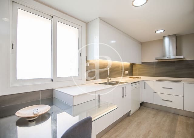 2 soveværelse Penthouse til leje i L'Antiga Esquerra de L'Eixample, Barcelona by - € 2.295 (Ref: 9947907)