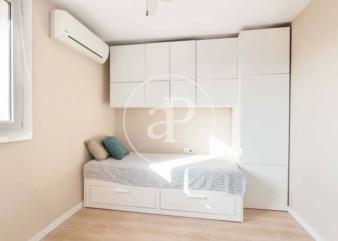 2 soveværelse Penthouse til leje i Barcelona by - € 2.295 (Ref: 9947907)