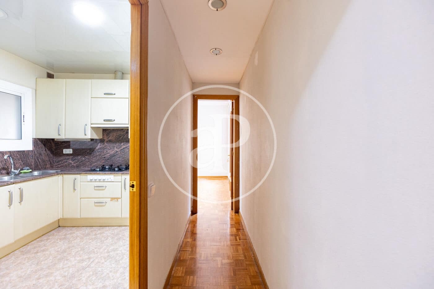 4 slaapkamer Appartement te huur in Barcelona stad - € 1.517 (Ref: 9952615)