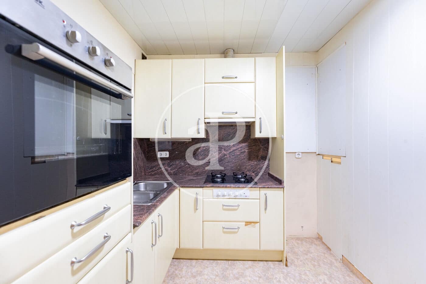 4 slaapkamer Appartement te huur in Barcelona stad - € 1.517 (Ref: 9952615)