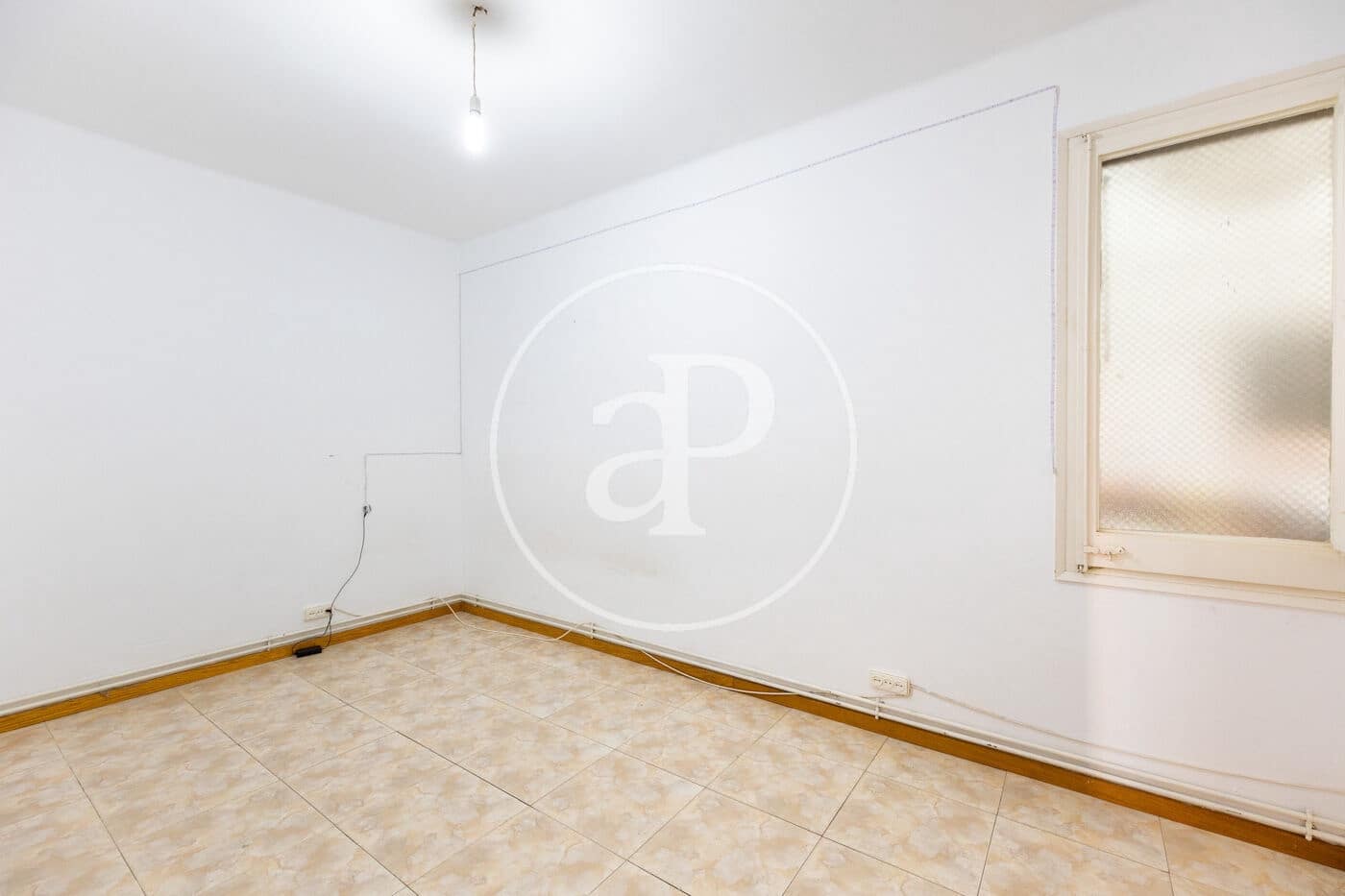 4 slaapkamer Appartement te huur in Barcelona stad - € 1.517 (Ref: 9952615)