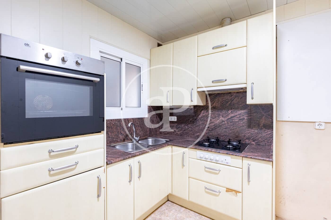 4 slaapkamer Appartement te huur in Barcelona stad - € 1.517 (Ref: 9952615)