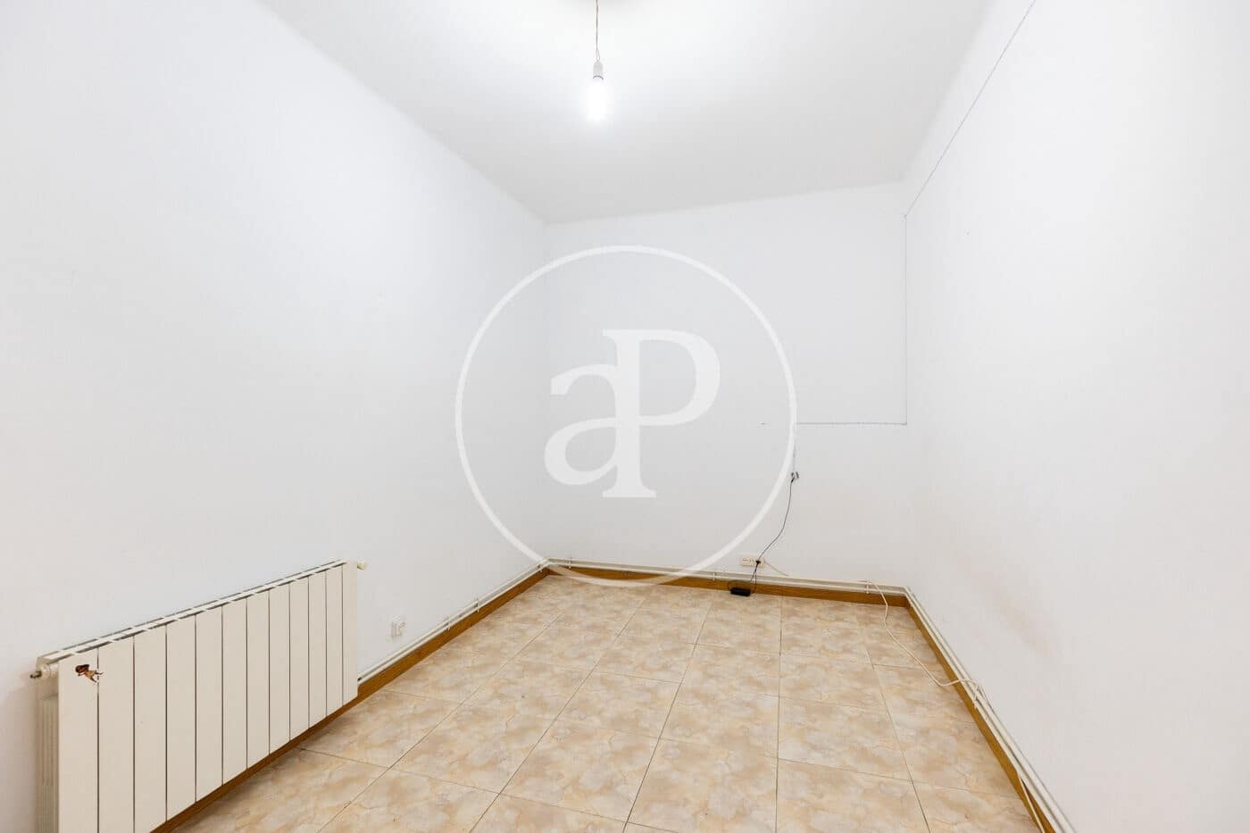 4 slaapkamer Appartement te huur in Barcelona stad - € 1.517 (Ref: 9952615)
