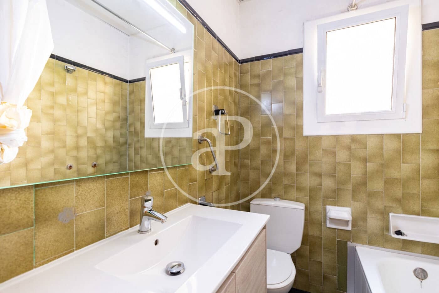 4 slaapkamer Appartement te huur in Barcelona stad - € 1.517 (Ref: 9952615)