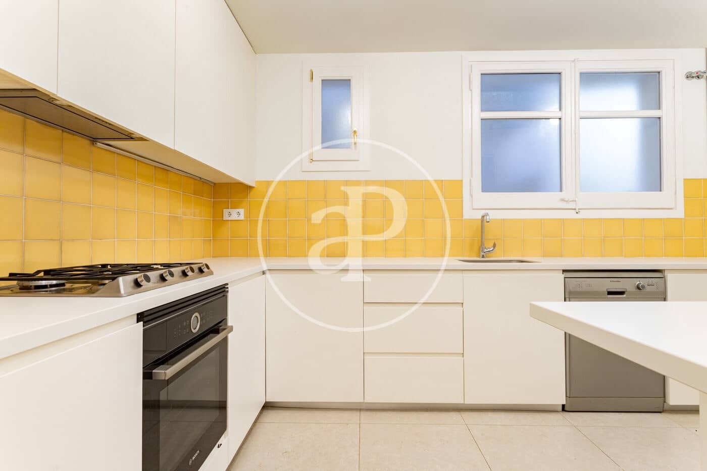 4 bedroom Apartment for rent in Barcelona city - € 3,100 (Ref: 9954222)