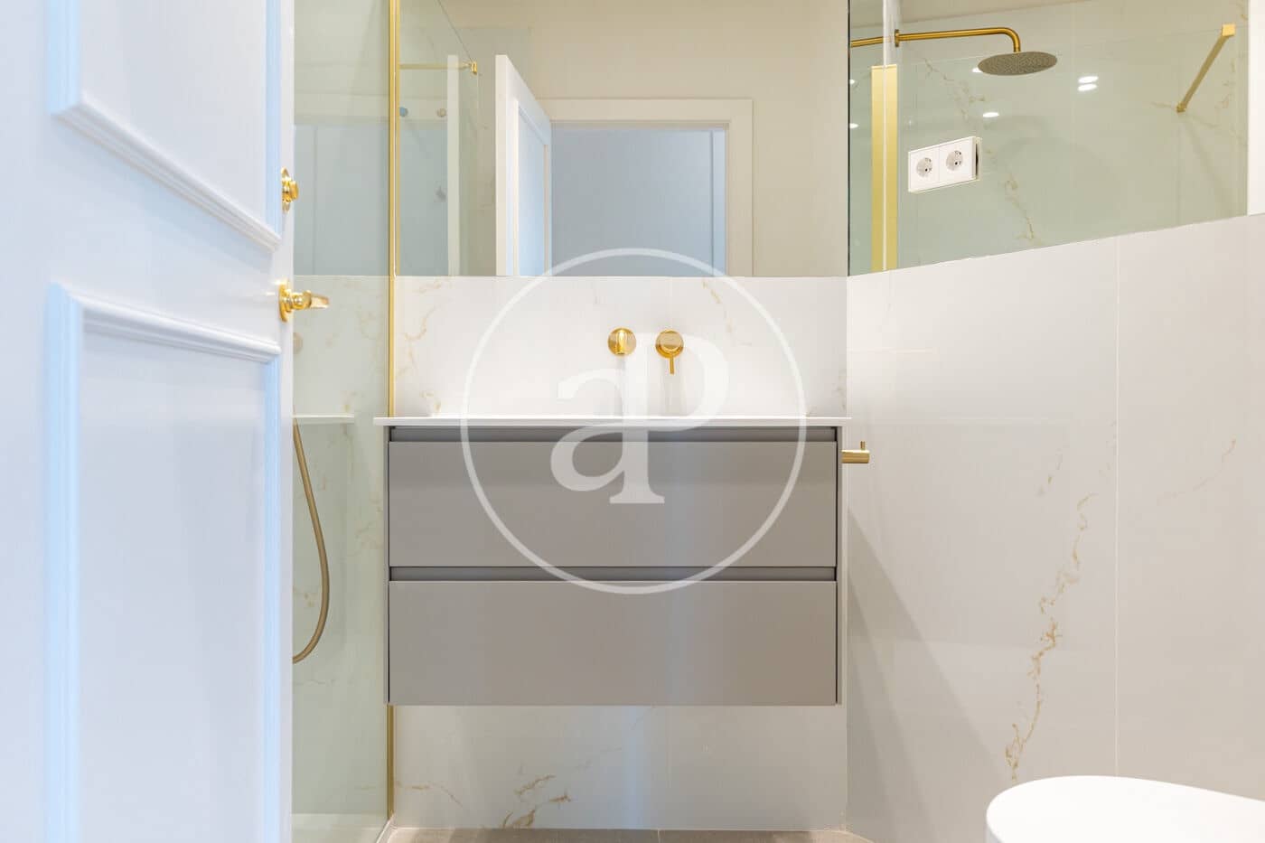 2 slaapkamer Appartement te koop in Barcelona stad met zwembad - € 1.050.000 (Ref: 9954230)
