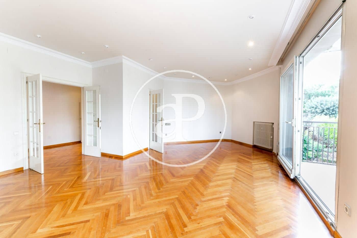 4 bedroom Apartment for rent in Barcelona city with garage - € 2,969 (Ref: 9954231)