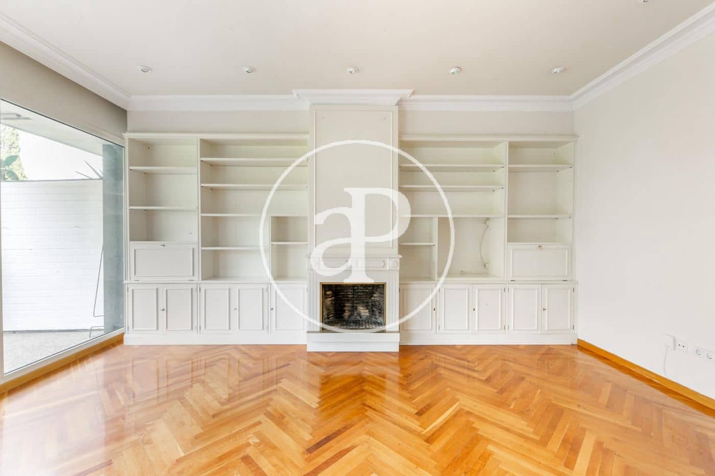 4 bedroom Apartment for rent in Barcelona city with garage - € 2,969 (Ref: 9954231)