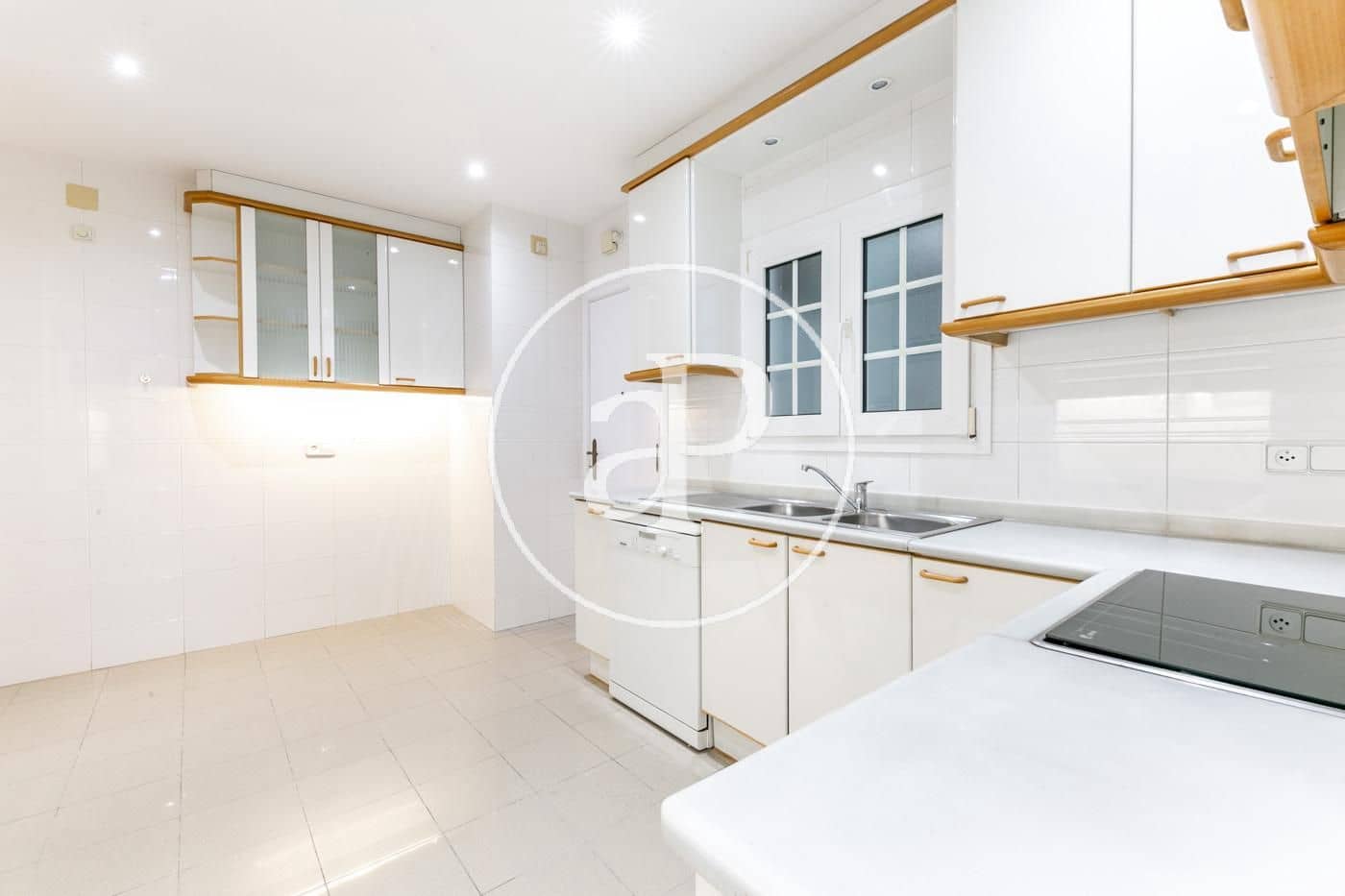 4 bedroom Apartment for rent in Barcelona city with garage - € 2,969 (Ref: 9954231)