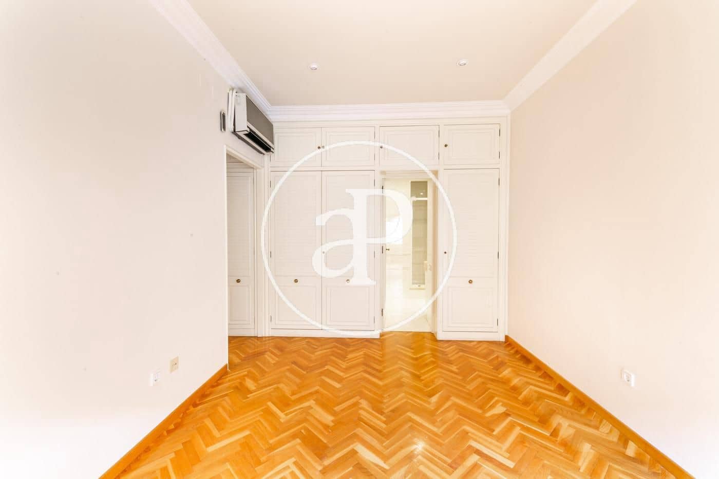 4 bedroom Apartment for rent in Barcelona city with garage - € 2,969 (Ref: 9954231)