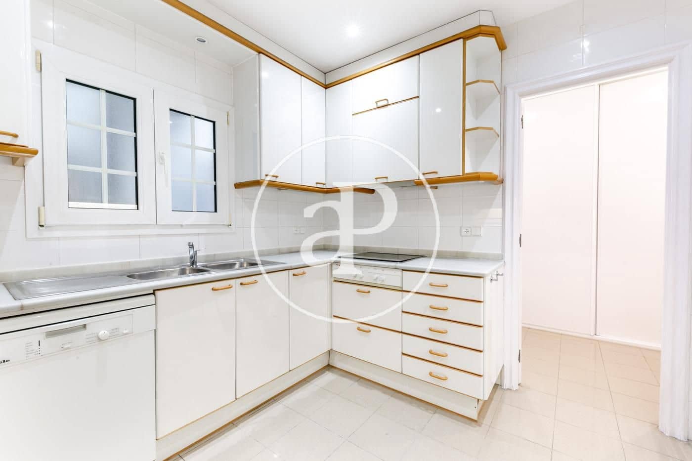4 bedroom Apartment for rent in Barcelona city with garage - € 2,969 (Ref: 9954231)