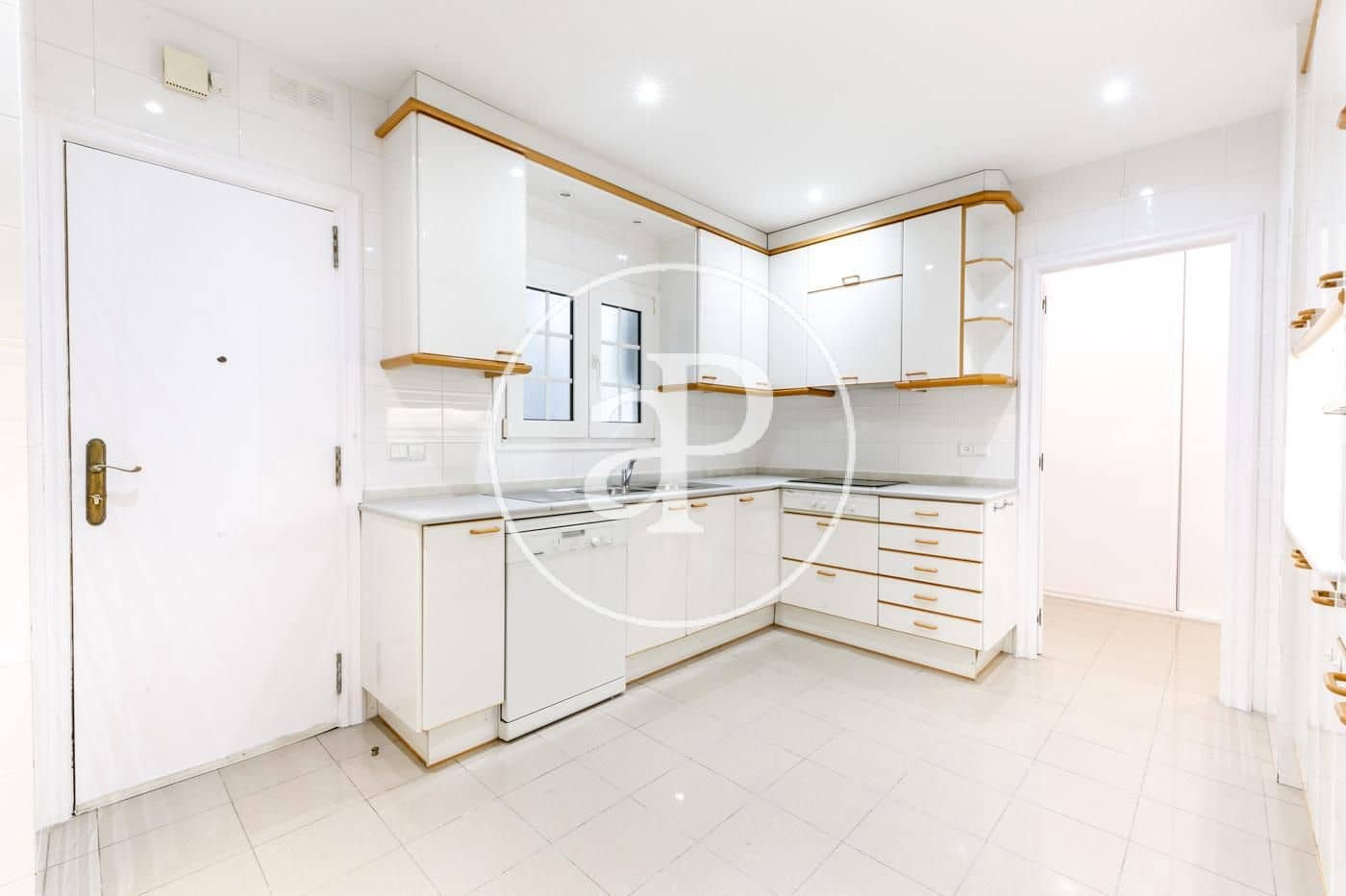 4 bedroom Apartment for rent in Barcelona city with garage - € 2,969 (Ref: 9954231)