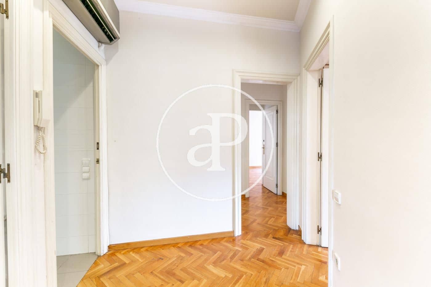 4 bedroom Apartment for rent in Barcelona city with garage - € 2,969 (Ref: 9954231)