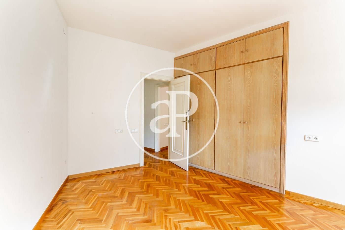 4 bedroom Apartment for rent in Barcelona city with garage - € 2,969 (Ref: 9954231)
