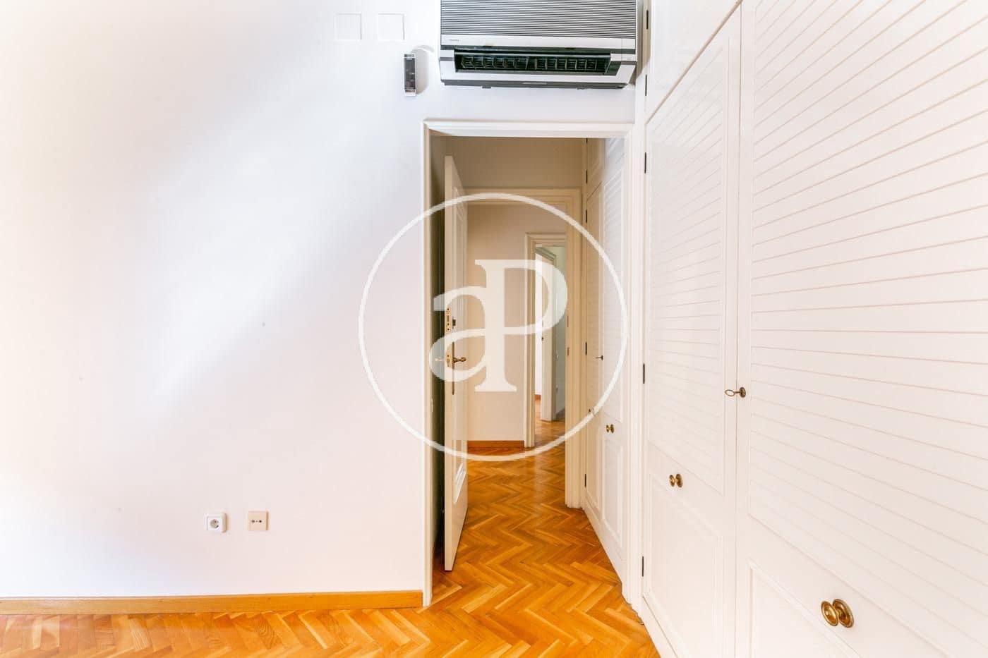 4 bedroom Apartment for rent in Barcelona city with garage - € 2,969 (Ref: 9954231)